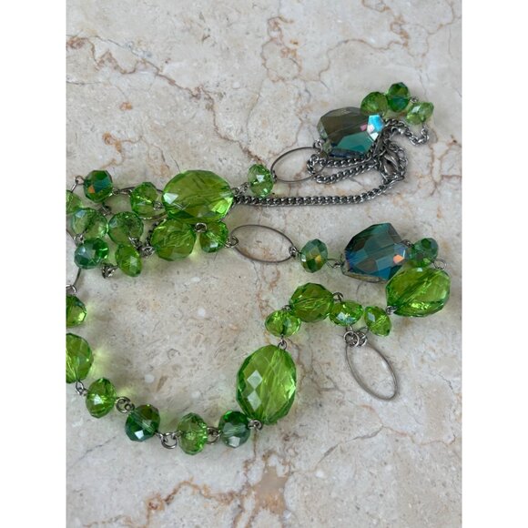 Vintage Green Glass Beaded Necklace With Faceted Details & Silver-Tone Links - Picture 3 of 10
